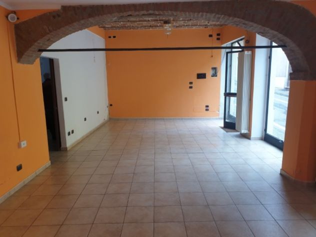 INTERA PALAZZINA NELLE VICINANZE DELLA PIAZZA - Foto 2