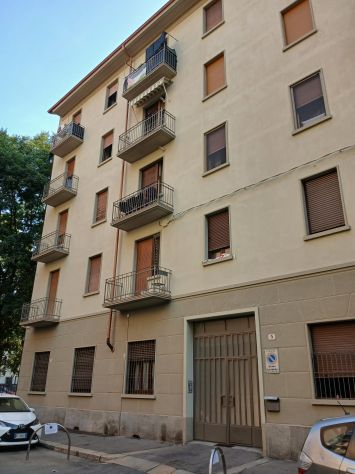 LUMINOSO TRILOCALE ARREDATO - THREE-ROOM FURNISHED APARTMENT