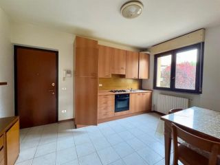 VILLASANTA BILOCALE PARZIALMENTE ARREDATO PIANO TERRA