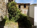 VENDESRI RUSTICO DA RISTRUTTURARE IN PAESE CON GIARDINO