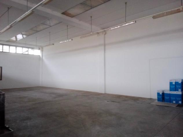 Immobile di 303 m² con 2 locali in vendita a Carpi