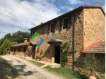Antico casale in pietra a San Gimignano, Siena, Toscana.