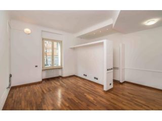 Appartamento di 120 m² con 5 locali in affitto a Milano