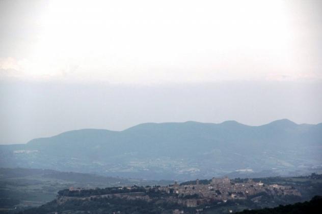 Orvieto (Benano) - In zona panoramica con vista su Orvieto, vendesi lotto di terreno edificabile ricadente di circa 3000 mq. - Foto 2
