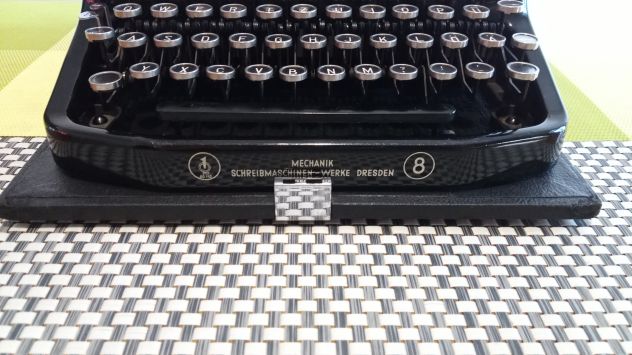 Macchina da scrivere antica, "Erika Modello 8" del 1952' - Foto 3