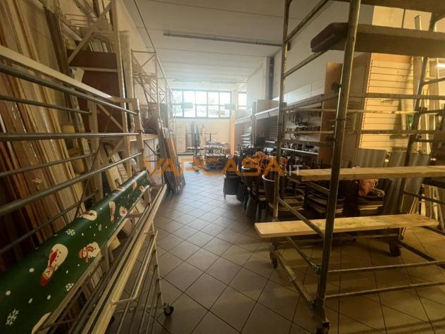 IN LOCAZIONE: Ampio Locale Open-Space con Area Esterna Coperta e Piazzale - Foto 12