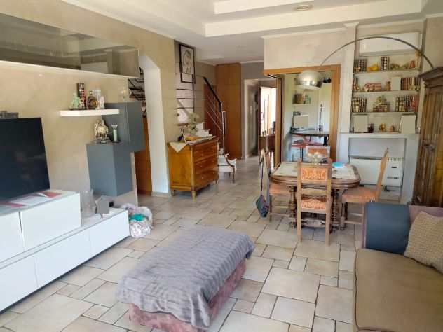 Guidonia. Appartamento entrata indipendente con giardino angolare - Foto 2