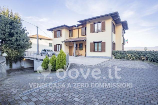 Villa di 200 m² con 5 locali e box auto doppio in vendita a Varese