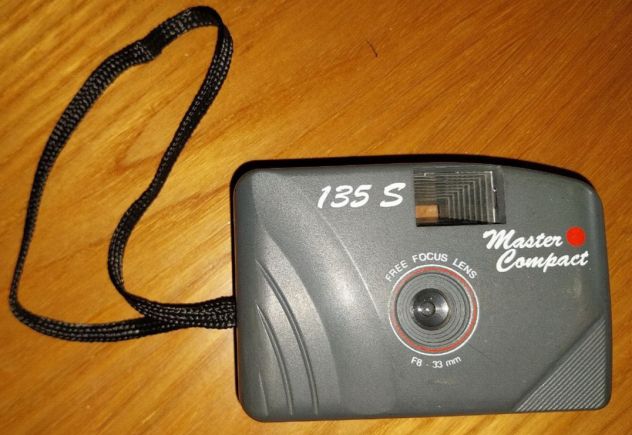 Macchina fotografica analogica 135 S Master Compact per rullini 35mm.