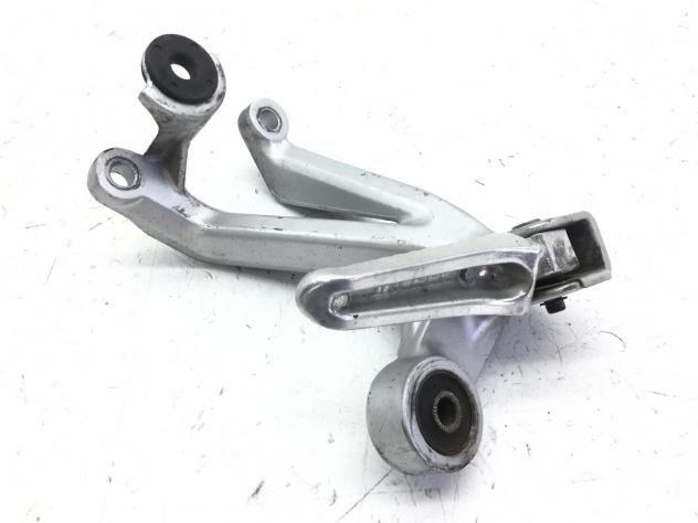 SUZUKI GSX-R 600 PEDANA POSTERIORE DESTRA E SUPPORTO 1998 AD111