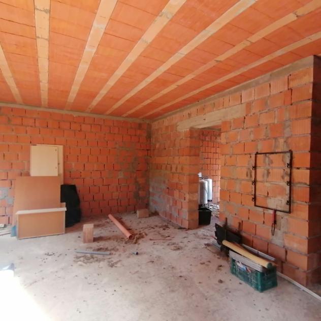 Nella Frazione dell'Elmo nel comune di Sorano, dove sono presenti i servizi di prima necessità, a 10 km da Sorano e relative terme, 11 km da Pitiglian - Foto 12