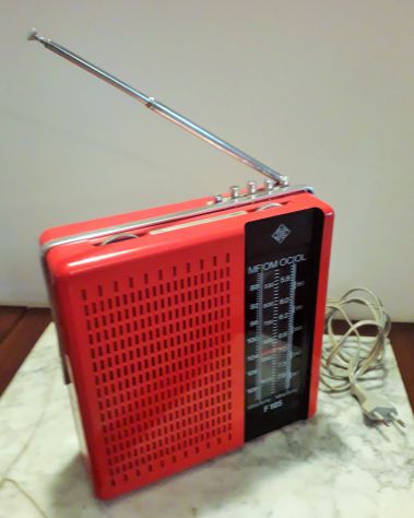 TELEFUNKEN F 105 rara radio AM/ FM anni '70 funzionante esclusivamente con c