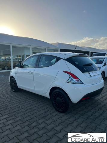 LANCIA - Ypsilon - 1.0 FireFly 5p S&S Hybrid Silver - Foto 4