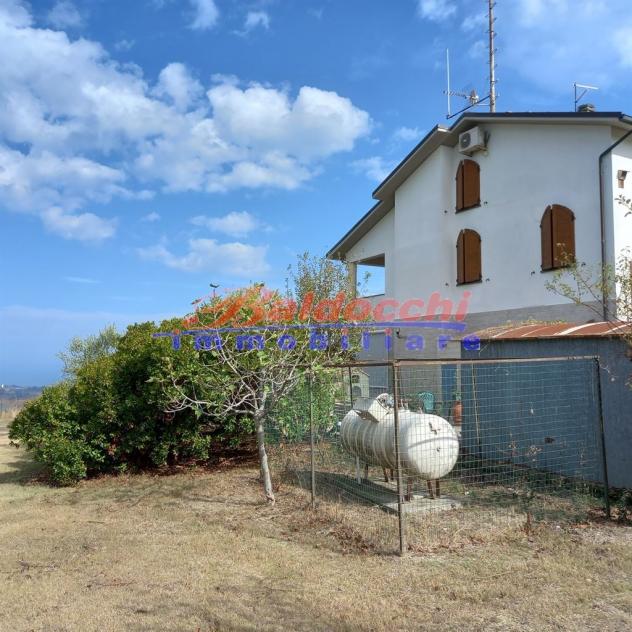 CAMINATE - VILLA IN COLLINA CON AMPIO TERRENO E SPLENDIDA VISTA - Foto 5