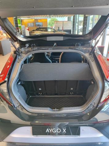 Toyota Aygo X 1.5 Hybrid 115 CV 5 porte Premium - Foto 8