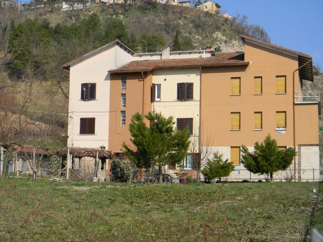 VILLETTA A SCHIERA CON 3 APPARTAMENTI A 2 Km DA URBINO - Foto 3