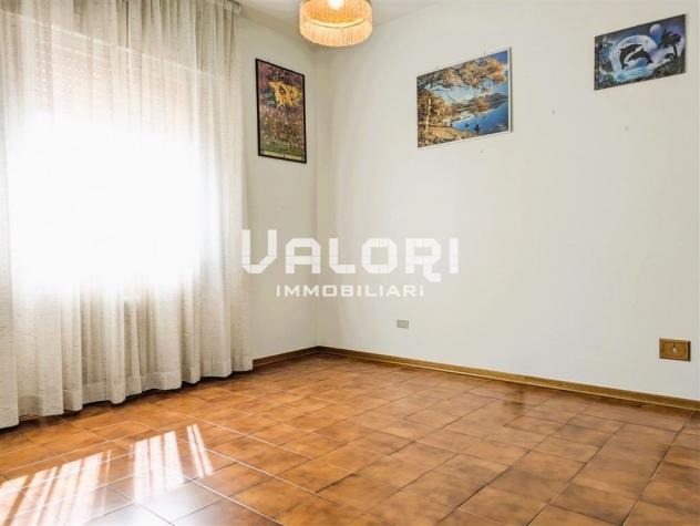 CASA INDIPENDENTE SU 3 LATI CON GIARDINO E CAPANNONE - Foto 17