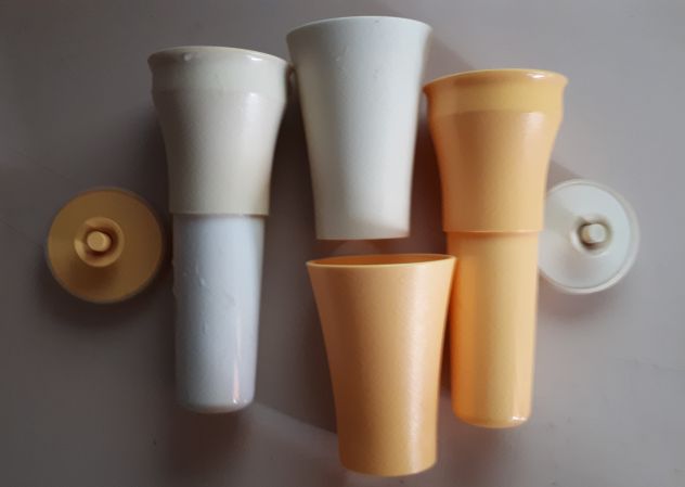 Contenitori qualcosa plastica, credo olio aceto - Foto 3