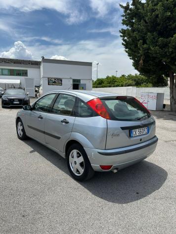 Ford Focus 1.8 TDCi (100CV) cat 5p. Ambiente - Foto 8