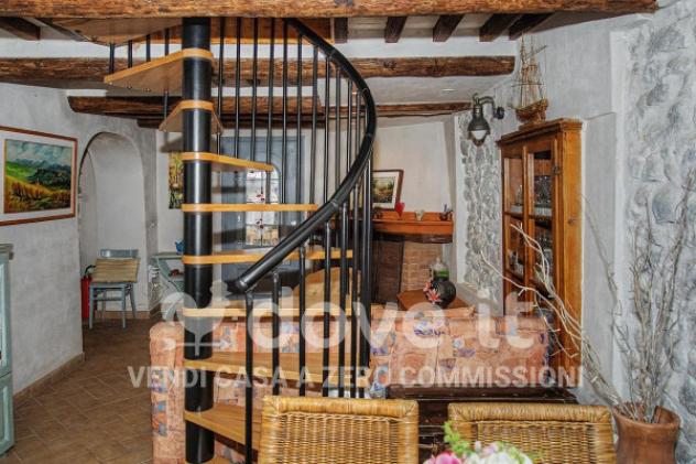 Casa indipendente di 230 m² con più di 5 locali e posto auto in vendita a Castel Giorgio - Foto 3