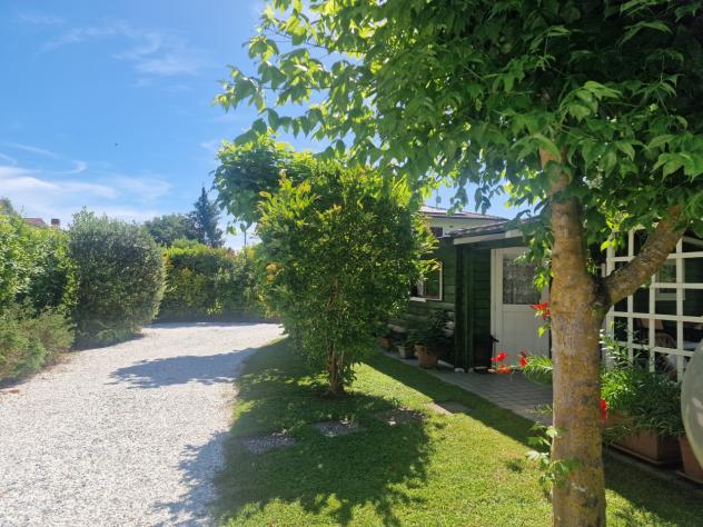 RONCHI, località Poveromo, a pochi minuti dal mare, proponiamo in vendita ampia porzione di villa bifamiliare composta di soggiorno luminoso, cucina a - Foto 12