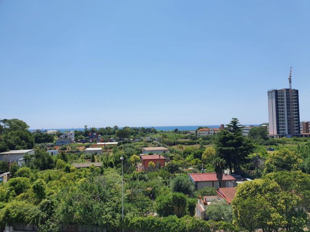 SALERNO-ZONA ARECHI- LOCALE IN AFFITTO CON TERRAZZO E VETRATE - Foto 4