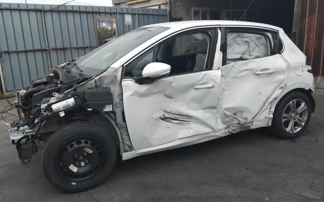 RICAMBI USATI AUTO PEUGEOT 208 Serie 9H06 Diesel 1560 (1219) - Foto 4