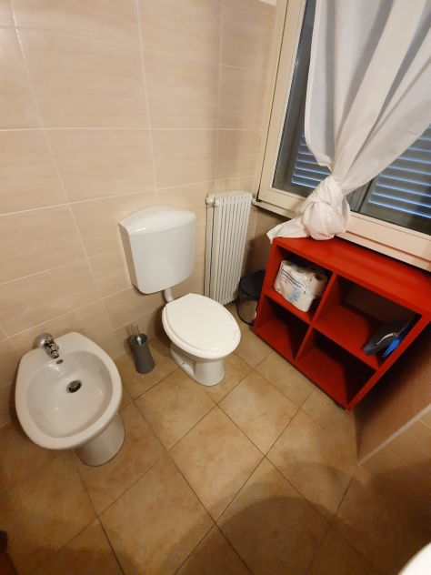 AMPIA STANZA SINGOLA A COMO, VICINO ALLA STAZIONE. - Foto 9