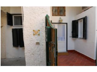 PROCIDA CENTRO STORICO (Piazza dei Martiri) periodo ESTIVO