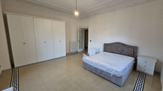 Letto matrimoniale con contenitore
