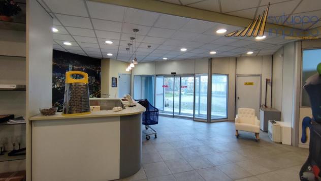CAPANNONE CON UFFICI E SHOWROOM IN VENDITA A BRUGHERIO - Foto 9
