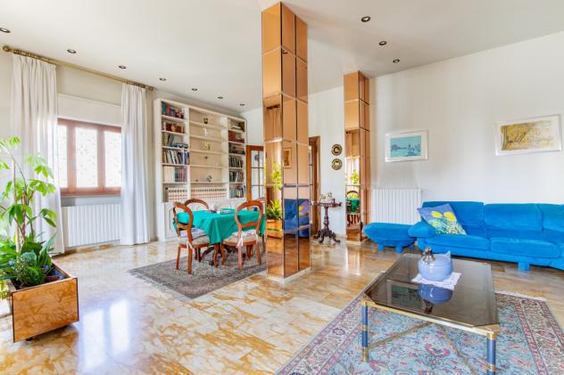 VILLA di 12 vani e di 250 mq (VIAREGGIO) rif. 672 - Foto 6
