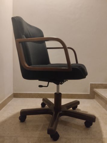Poltrona ufficio vintage anni ’70 in legno – Officia Biassono – girevole - Foto 2