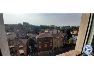 MM Marche, 2/3 locali arredato, piano alto