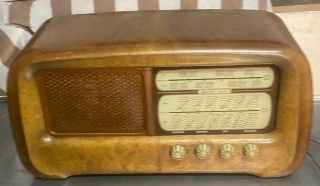 Radio d’epoca antica da collezione