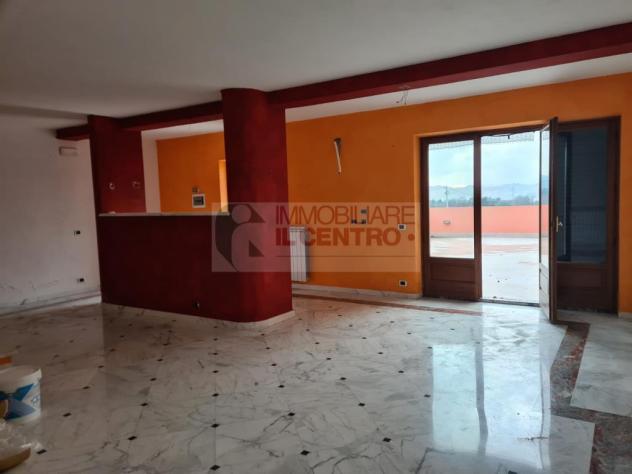 Semindipendente di ampia metratura con giardino privato e garage - Foto 4