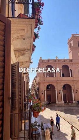 A2189 - In affitto ufficio a Marsala in centro storico con balcone sulla chiesa Madre