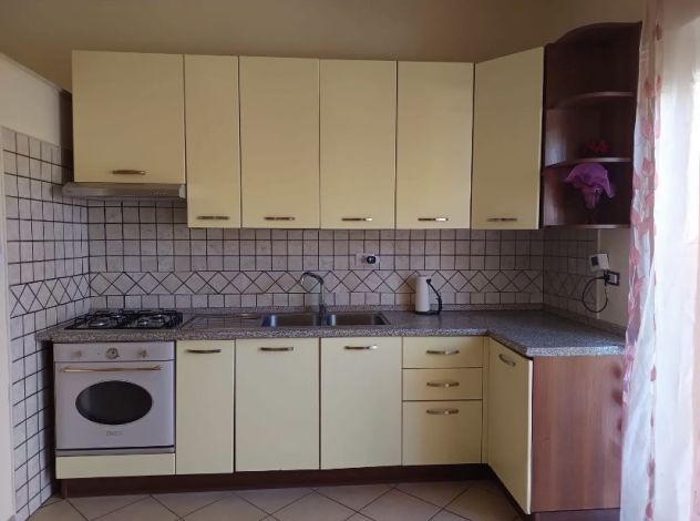 POMEZIA TRILOCALE ARREDATO CON BALCONE E TERRAZZO