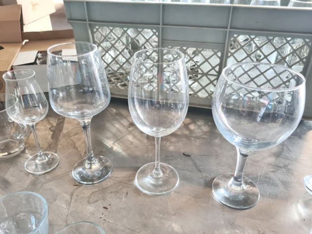 bicchieri e calici per vino e liquori usati - Foto 4