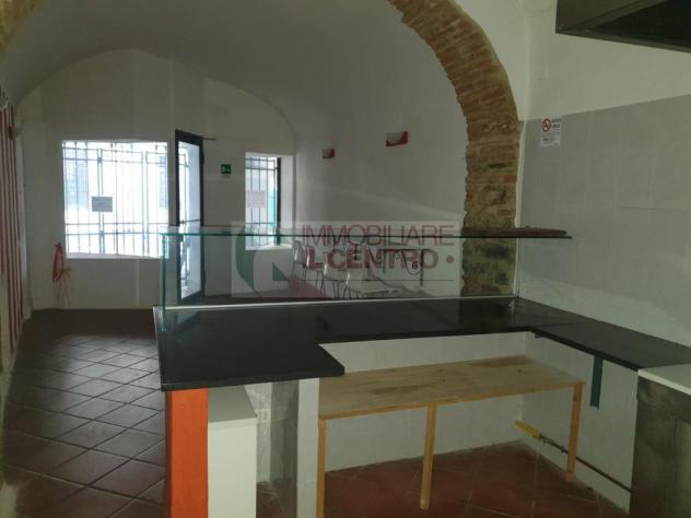 Fondo con canna fumaria in centro storico - Foto 4