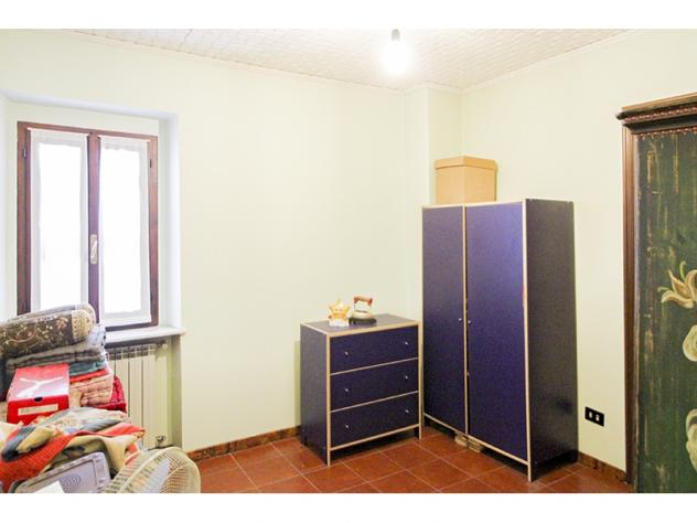 TRILOCALE terra-cielo RISTRUTTURATO in corte, con GIARDINO PRIVATO in corpo staccato - Foto 9