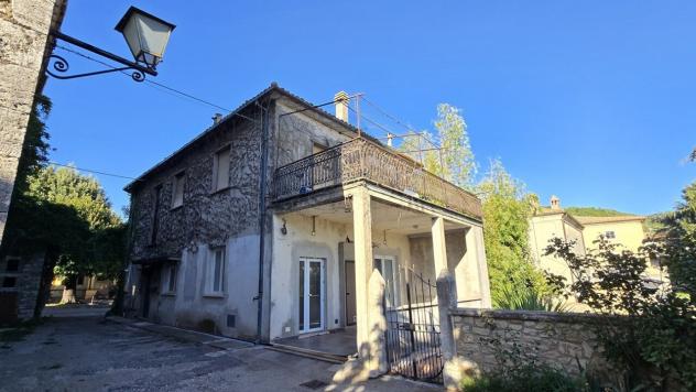 Pentalocale in vendita a Guardea