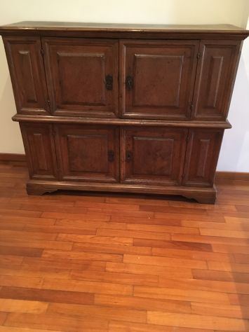 CREDENZA IN NOCE DEL 1.600 IN OTTIMO STATO