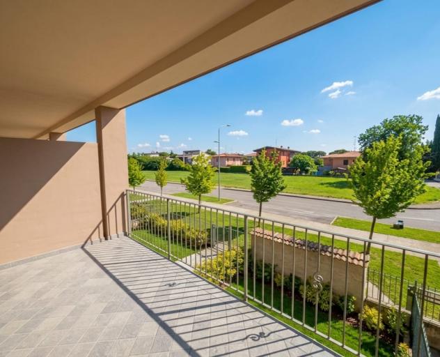 Bilocale con balcone, box auto e piscina - Foto 10