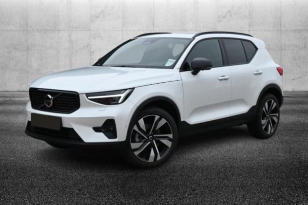 VOLVO XC40 B4 automatico Ultra Dark rif. 24049481