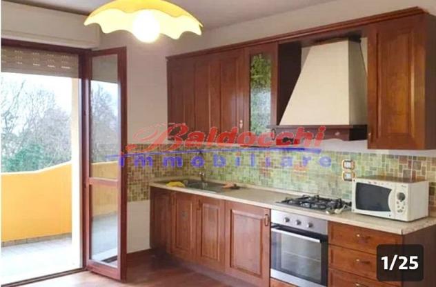 ZONA SEMICENTRALE - APPARTAMENTO TRILOCALE CON TERRAZZO E GARAGE - Foto 2