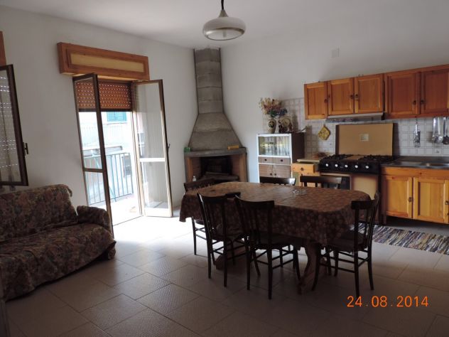 Nicotera Marina – Ampio appartamento 130 m² con terrazza, vicino al mare – 5 pos - Foto 2