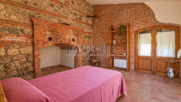 Edificio storico con piscina, annessi e terreno - Foto 17