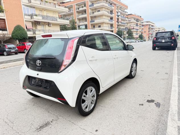 Toyota Aygo 1.0 VVT-i 72 CV 5 porte x-play LED NAVI KAMERA PDC BLUETOOTH CERCHI 16 CAR PLAY - Foto 6