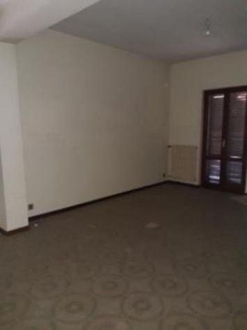 Immobile in asta di 270 m² con più di 5 locali e box auto in vendita a Terni - Foto 7